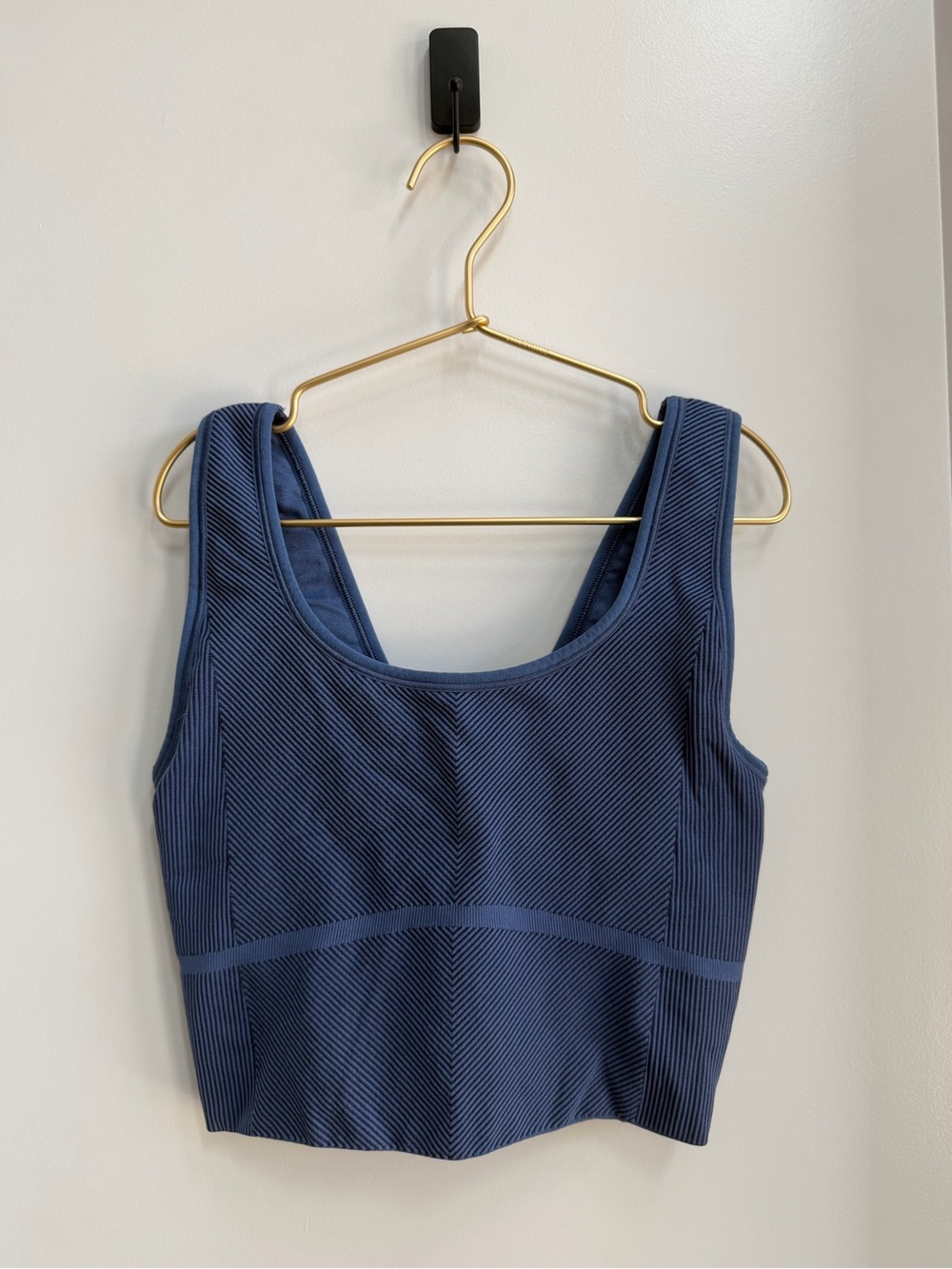 🦋 Sz S all in motion Navy Ribbed Scoop Crop Tank